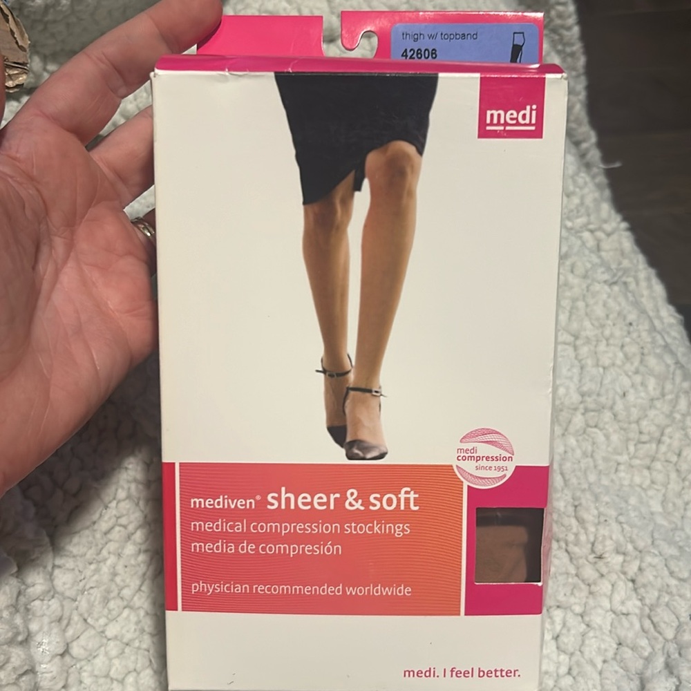 Mediven 42606 compression 15-20mmHg natural closed toe thigh w/topband VI